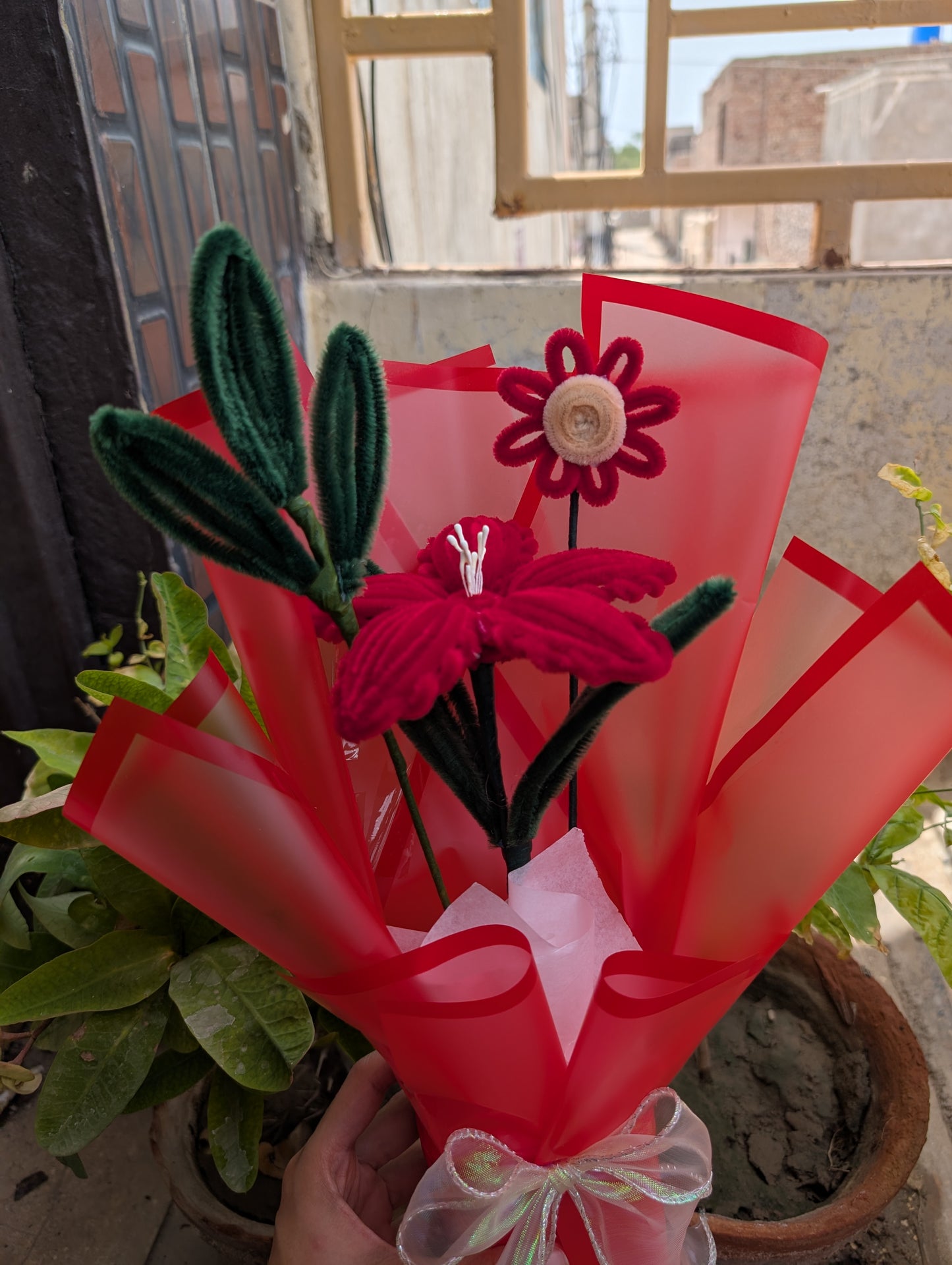 Handmade Pipe Cleaner Velvet Red Bouquet – Crimson Lily & Mini Daisy Arrangement, Romantic Birthday & Anniversary Gift