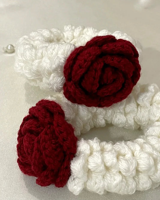 Handmade Crochet Rose Gajra – Traditional Woolen Flower Wrist Band